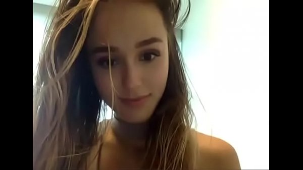 NOVINHA LOIRINHA MOSTRANDO TUDO NA WEBCAM DO TRABALHO